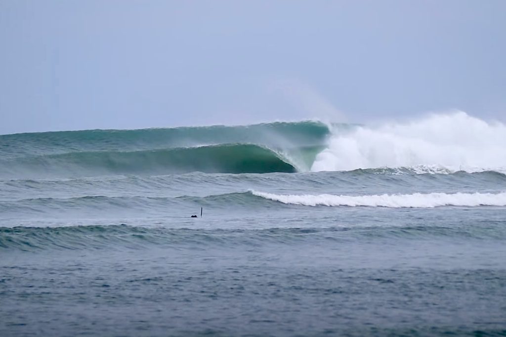 Large barrelling waves at Tanjung Rights, Sanur